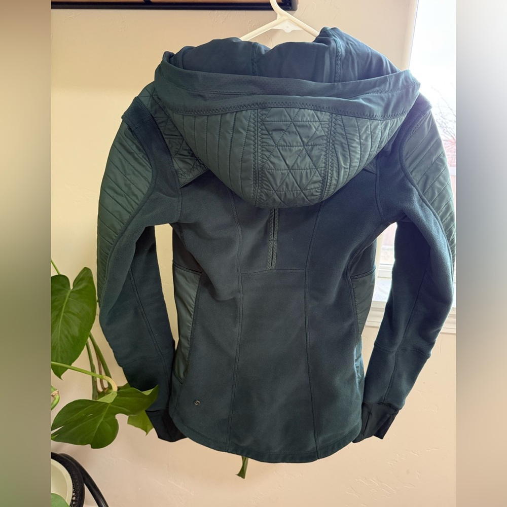 Lululemon 2-way Jacket - Removable hood - Picture 2 of 6